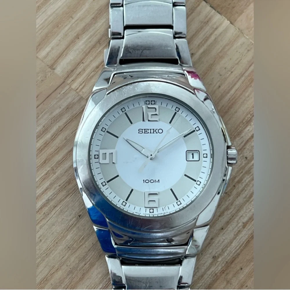 Seiko Luxury Men's Watch Stainless Bracelet Large Round White Dial Date Window